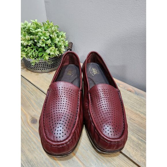 SAS Savvy Women Loafer Slip On Shoes Wine Sz 10.5 WW Tri Pad Comfort - Picture 1 of 9